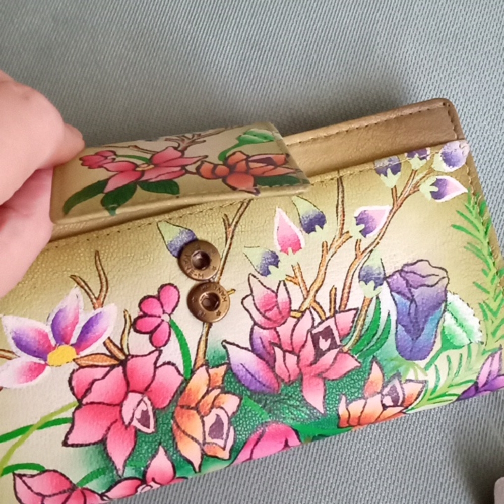 SUKRITI OLIVE FLORAL LEATHER RFID BI-FOLD WALLET - Picture 12 of 13